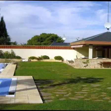 Charming Semi-Detached Villa וילה Alagón
